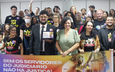 Dani Portela concede Voto de Aplauso a servidores do judiciário de Pernambuco