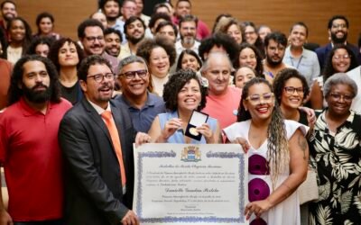 Dani Portela recebe Medalha de Mérito Olegária Mariano na Câmara Municipal do Recife