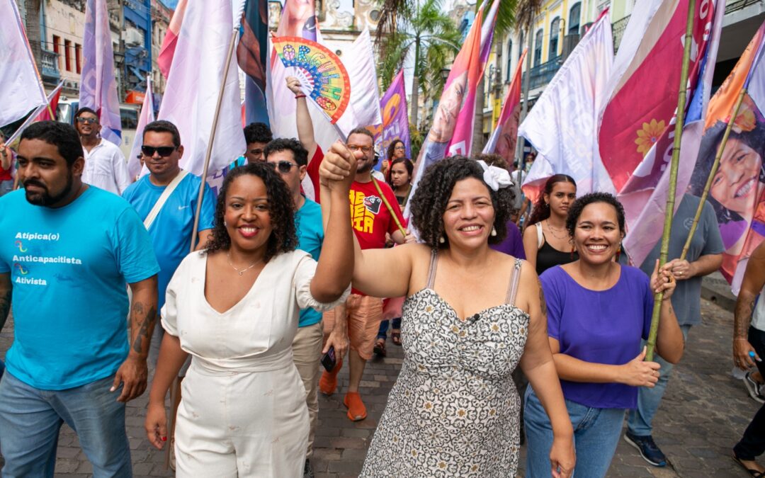 A manhã de Dani Portela foi marcada por caminhada pelas ruas do centro do Recife